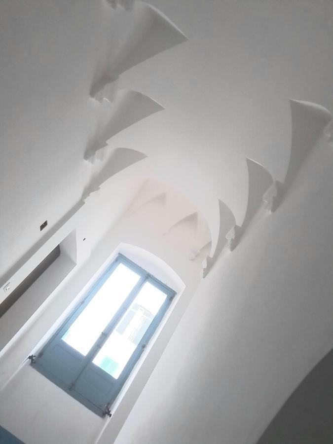 Comes Home Monopoli Bagian luar foto